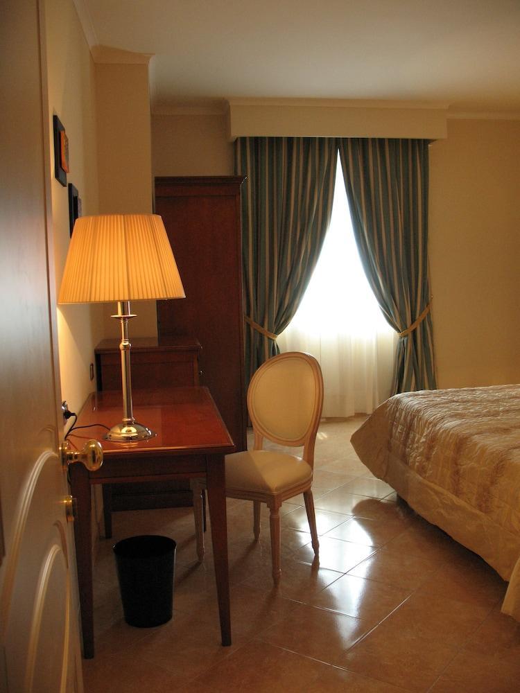 קרוטונה Hotel San Giorgio מראה חיצוני תמונה