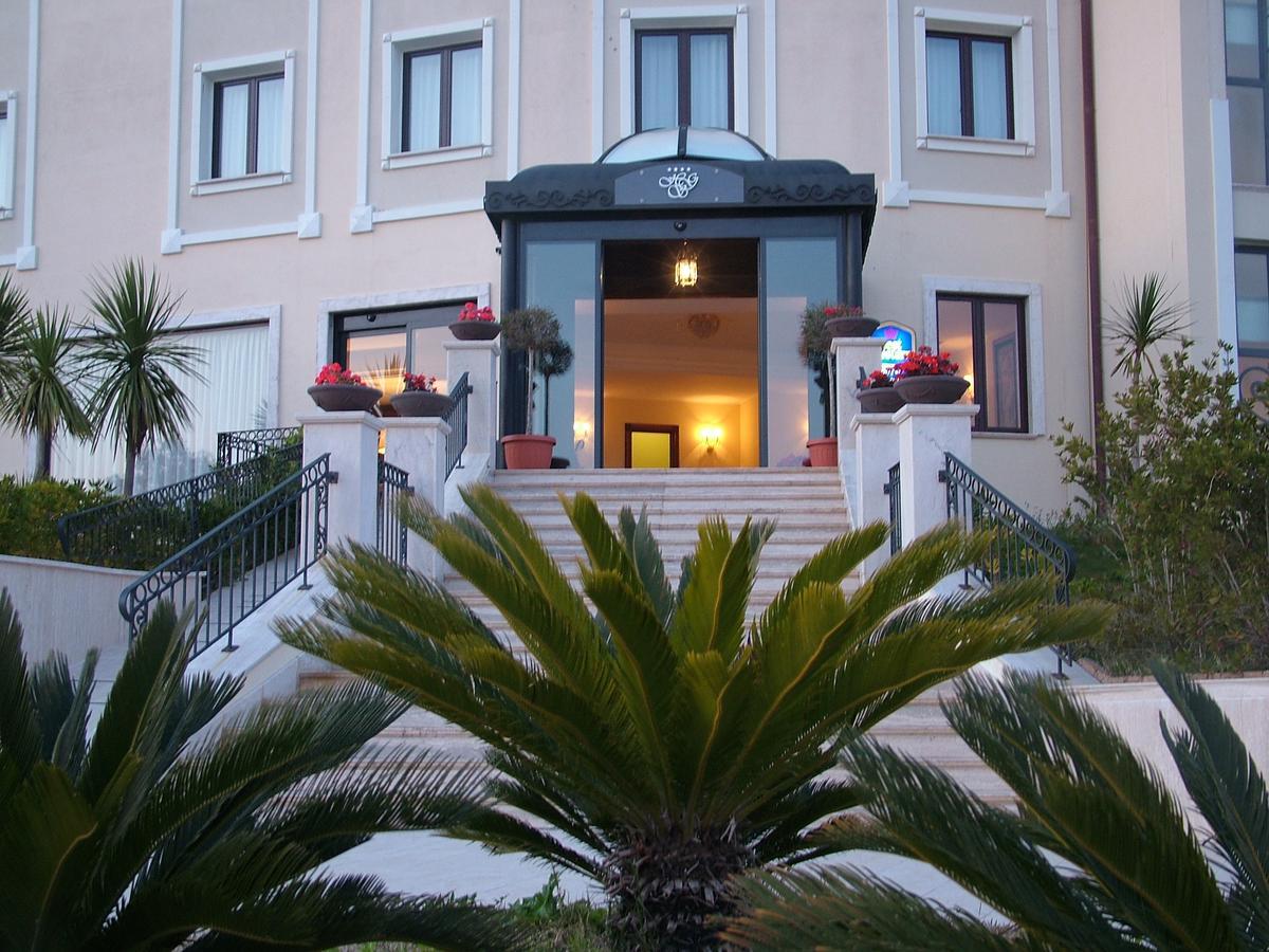 קרוטונה Hotel San Giorgio מראה חיצוני תמונה