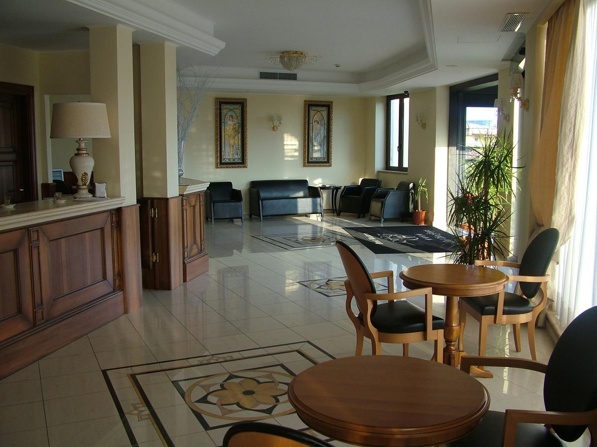 קרוטונה Hotel San Giorgio מראה חיצוני תמונה